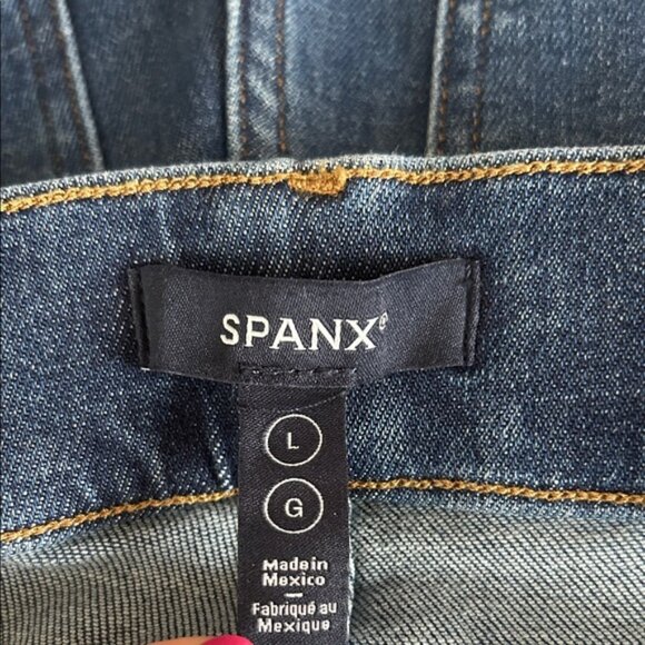 Spanx SPANXshape™ EveryWear Flare Jeans in Authentic Blue Size Large 21164R - Picture 6 of 8